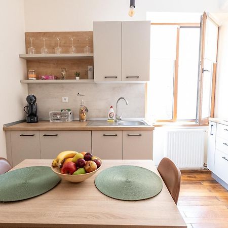 Supreme Deer Appartement Braşov Buitenkant foto