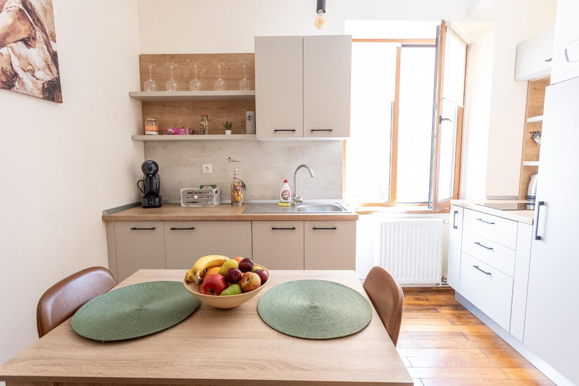 Supreme Deer Appartement Braşov Buitenkant foto